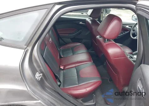 2014 Ford Focus Se z USA, uszkodzony, nr VIN 1FADP3K24EL302383